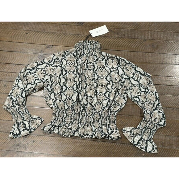 Shinestar Snake Print L/S Mock Neck Cropped Blouse Elastic Accents - JR Size M - Picture 4 of 6